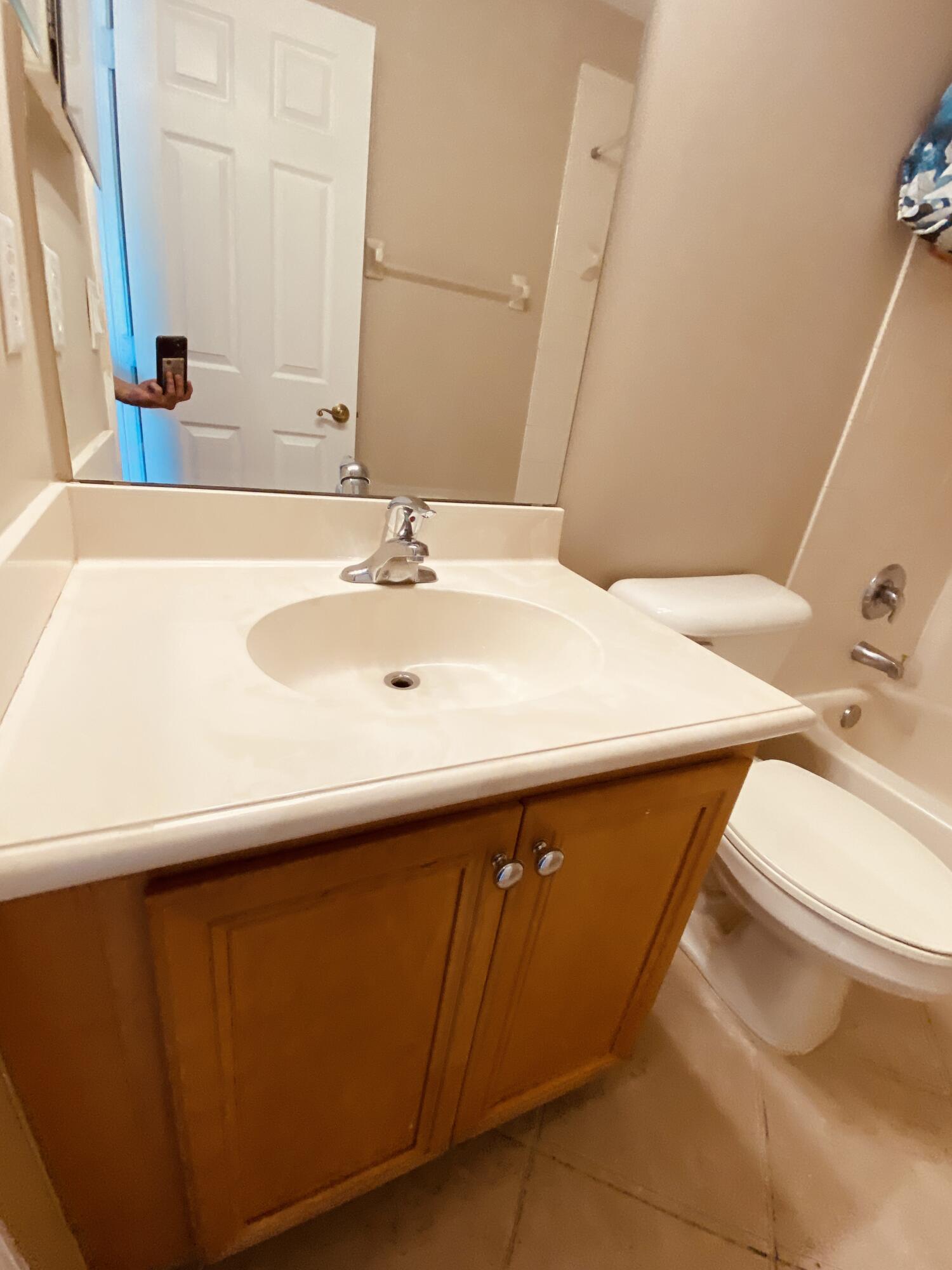 5921 Manchester Way Tamarac, FL 33321 - Photo 8 of 11 Guest Bathroom