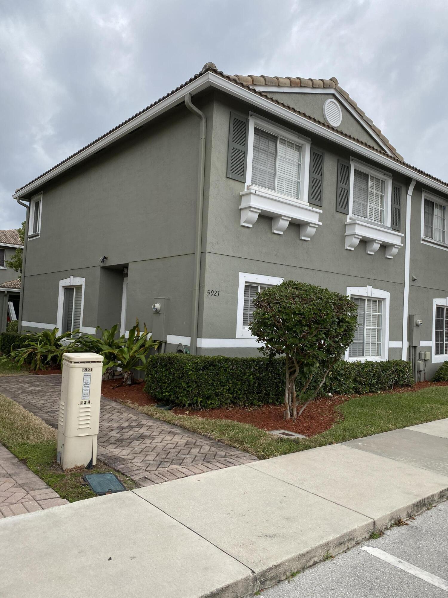 5921 Manchester Way Tamarac, FL 33321 - Photo 10 of 11 Corner Unit