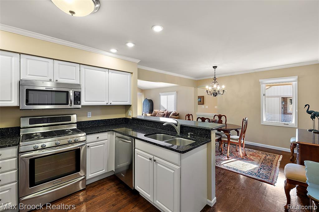 46784 Country Lane Macomb, MI 48044 - Photo 5 of 29