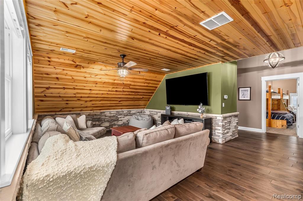 10136 Buhl Road Pinckney, MI 48169 - Photo 40 of 54 Gallery Image 40
