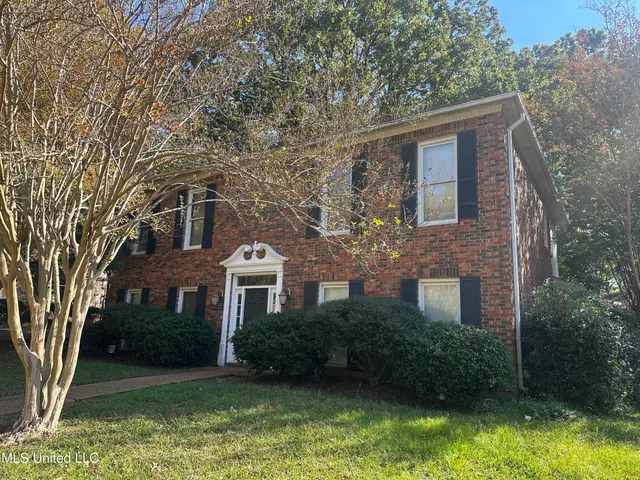 $289,000 | 43 South Crownpointe Drive, Jackson, MS 39211