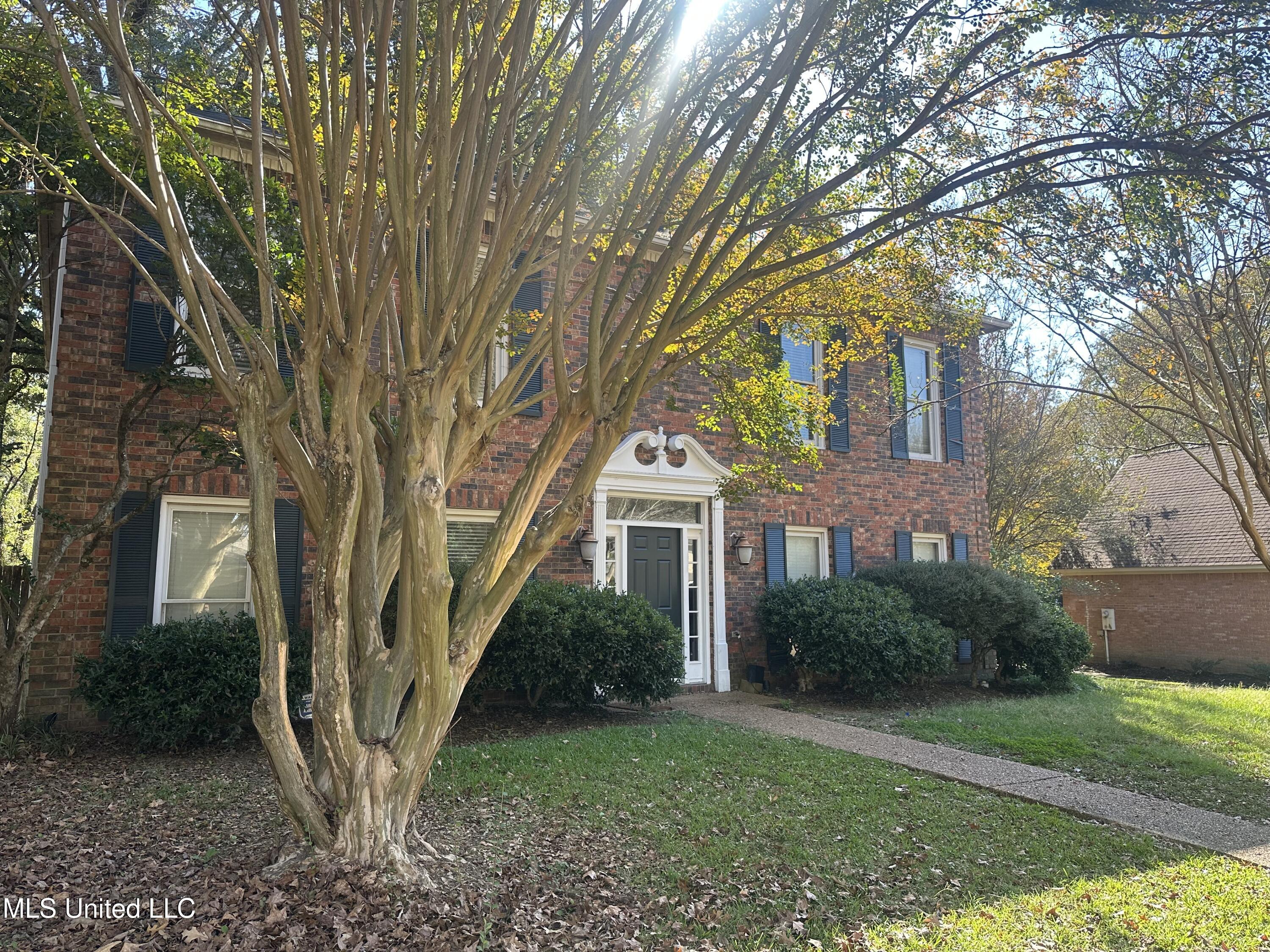 43 South Crownpointe Drive Jackson, MS 39211 - Photo 2 of 12 Front 2