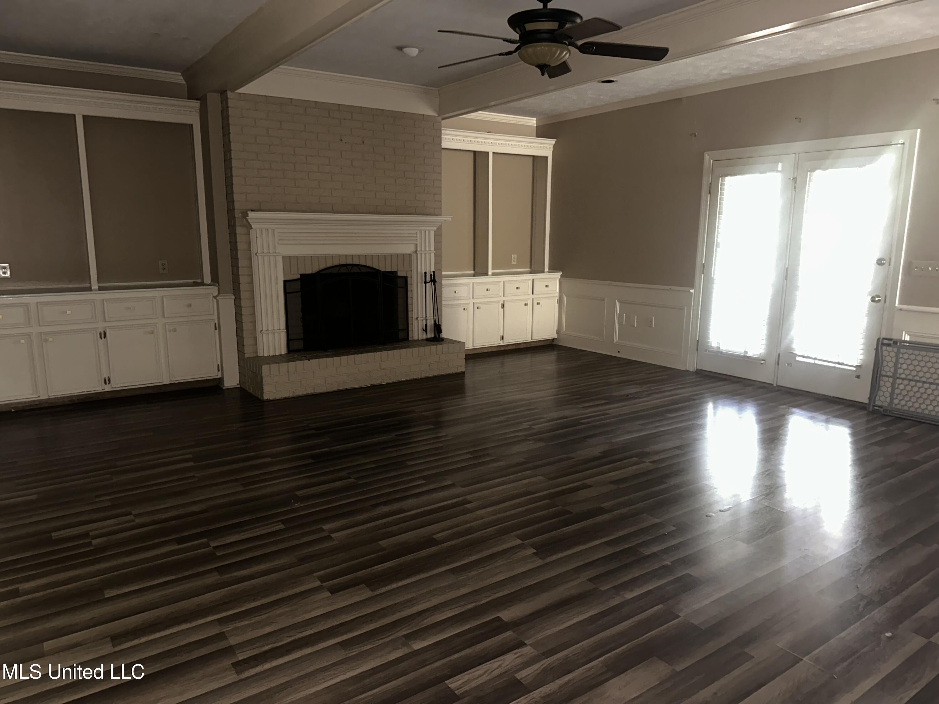 43 South Crownpointe Drive Jackson, MS 39211 - Photo 3 of 12 LR 2