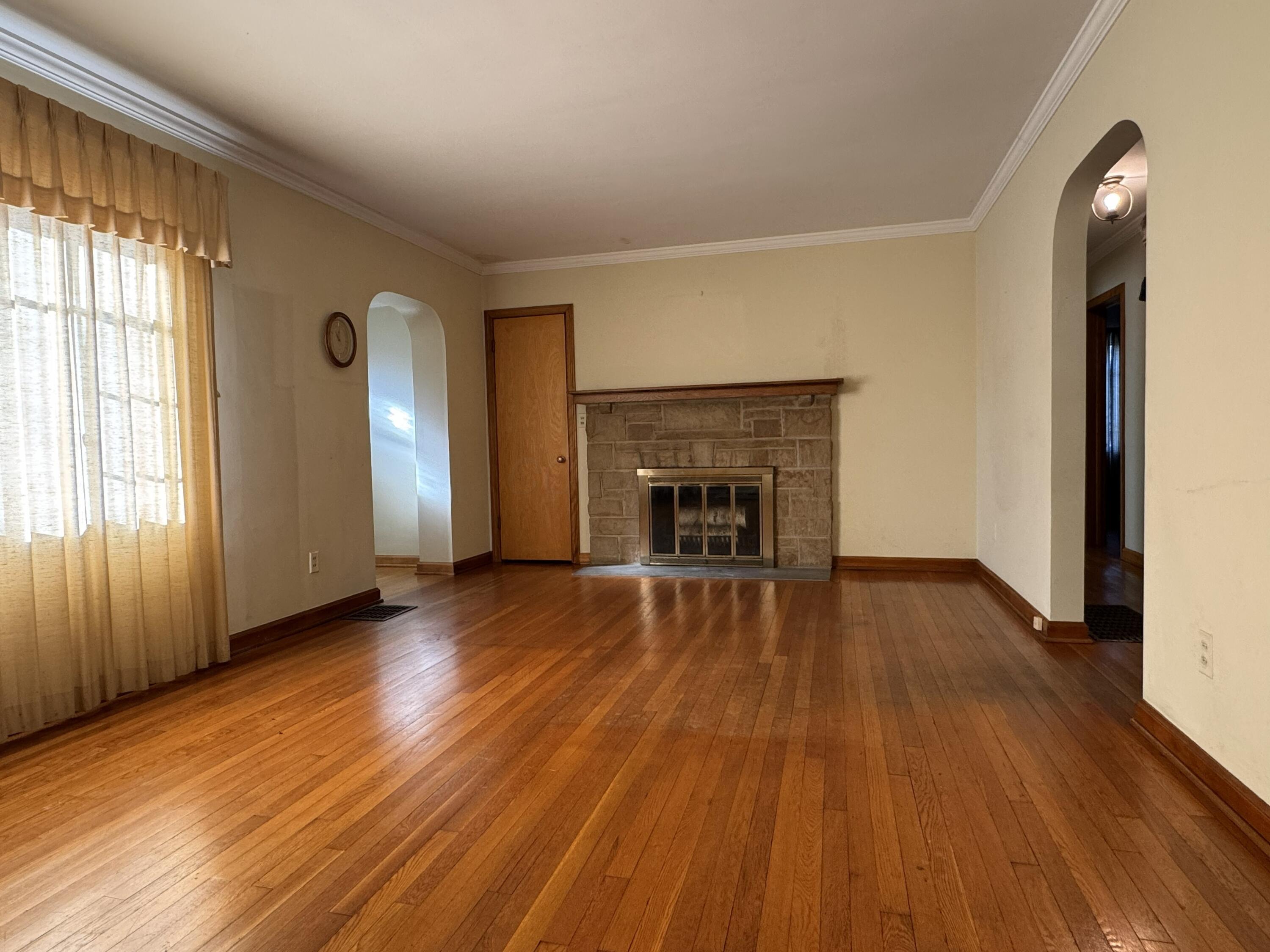 2272 Fishinger Road Columbus, OH 43220 - Photo 14 of 34 Living room 1