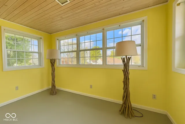 $249,900 | 116 Vallonia Road, Brownstown, IN 47220