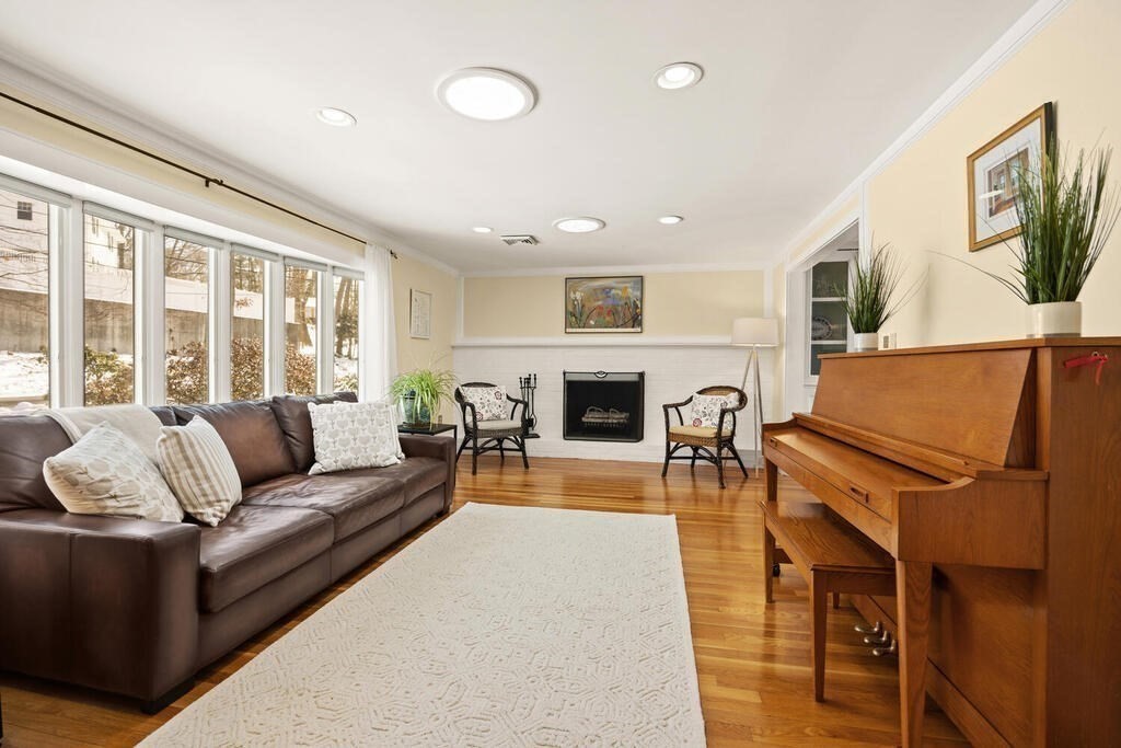11 Frances Road Lexington, MA 02421 - Photo 4 of 28