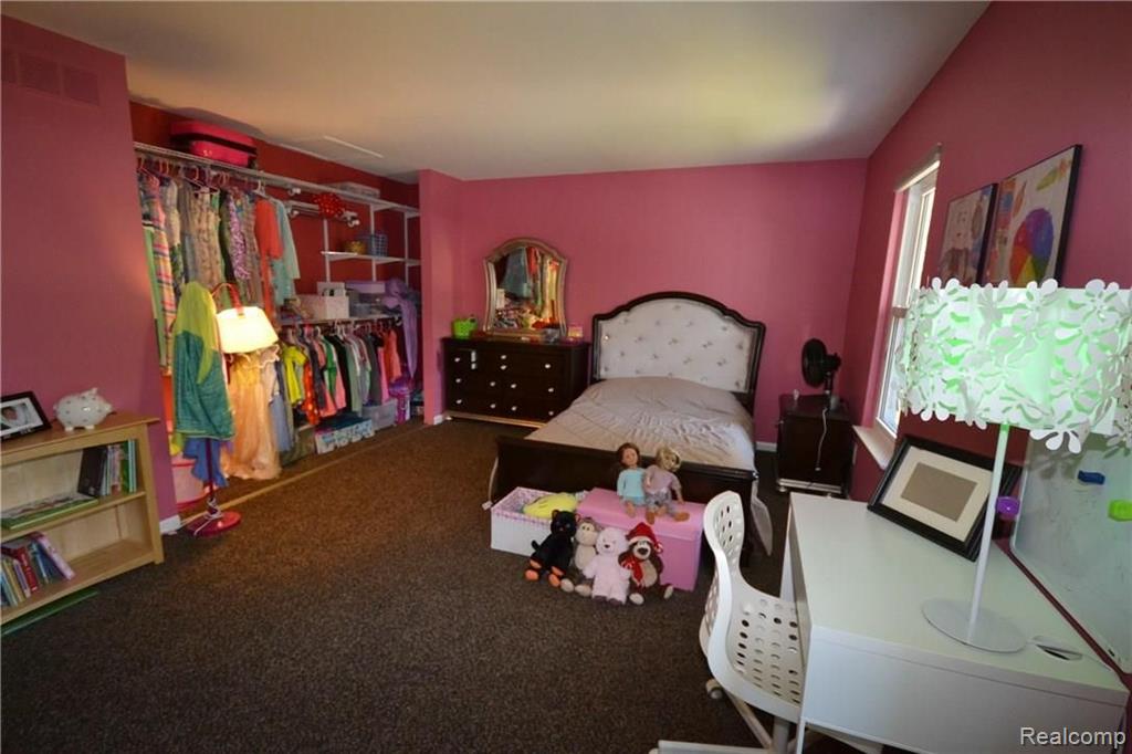 35870 Fredericksburg Road Farmington Hills, MI 48331 - Photo 34 of 45