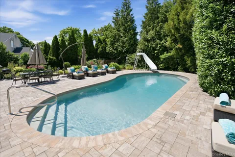 $974,999 | 8 Griggs Drive, Greenlawn, NY 11740