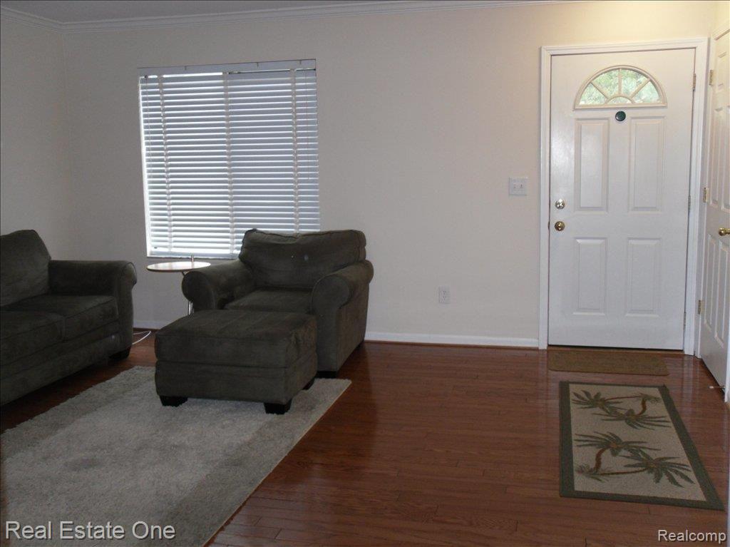 1579 Streamwood Court Rochester, MI 48307 - Photo 3 of 11 1579 Streamwood Court, Rochester