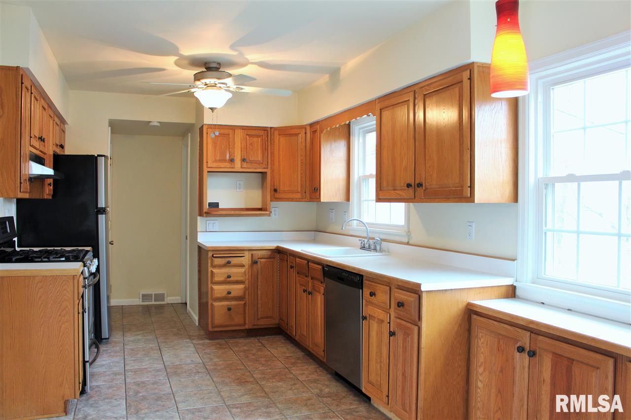 11 Hawthorne Road Rock Island, IL 61201 - Photo 10 of 24 Gallery Image 10
