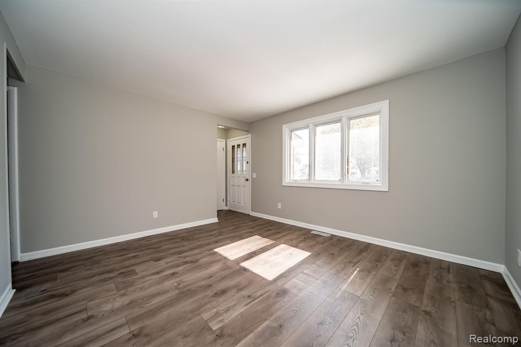 8233 Stephens Center Line, MI 48015 - Photo 18 of 48 Gallery Image 18