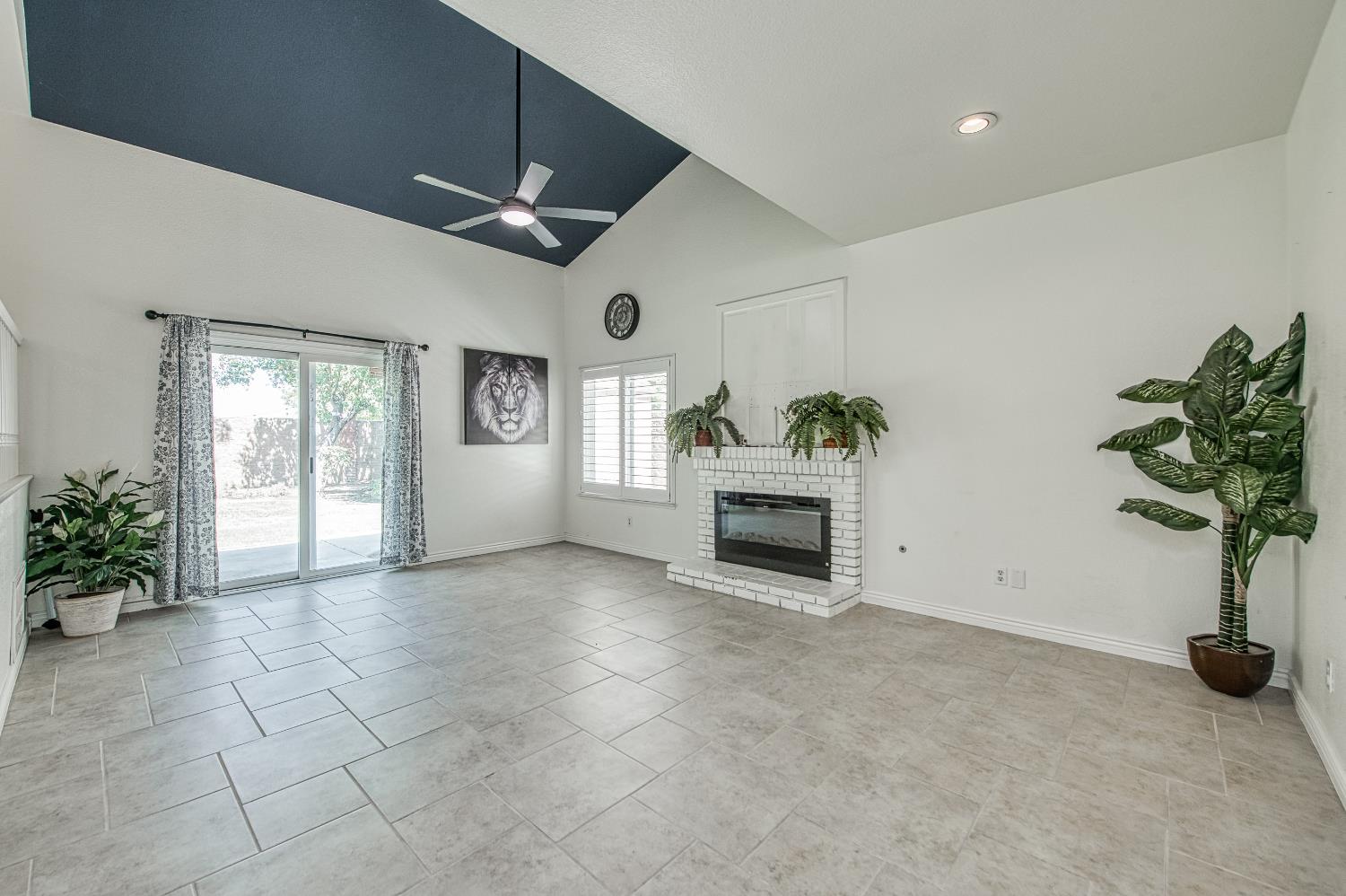 1323 Oak Avenue Clovis, CA 93611 - Photo 20 of 46