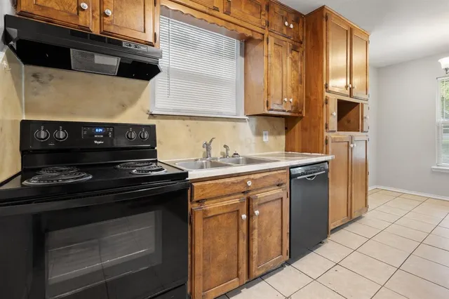 $1,325 | 1206 Joslin Street, Cleburne, TX 76033