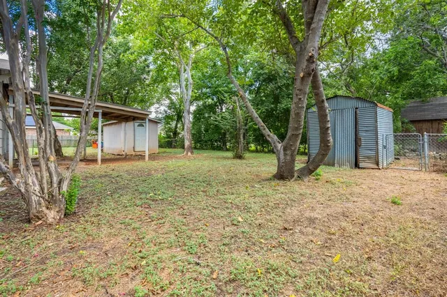 $1,325 | 1206 Joslin Street, Cleburne, TX 76033