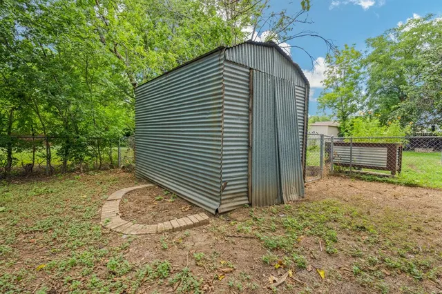 $1,325 | 1206 Joslin Street, Cleburne, TX 76033