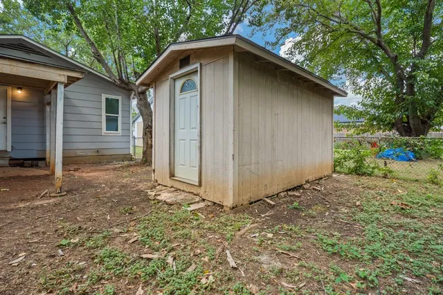 $1,325 | 1206 Joslin Street, Cleburne, TX 76033