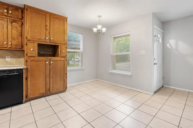 $1,325 | 1206 Joslin Street, Cleburne, TX 76033