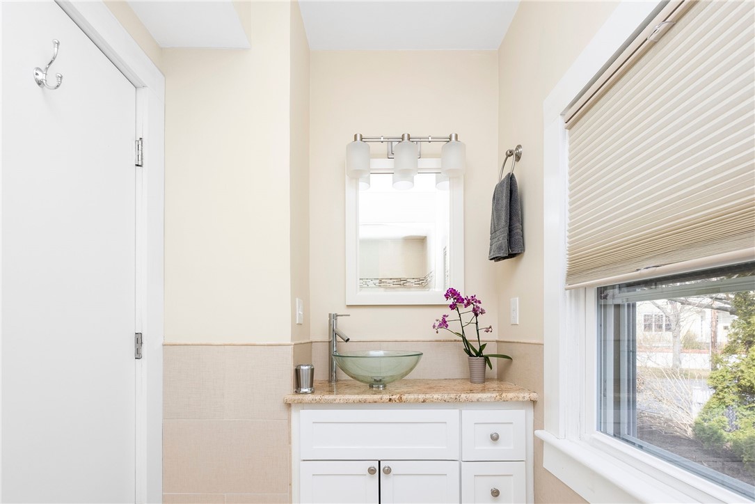 8 Champlin Street Newport, RI 02840 - Photo 14 of 28