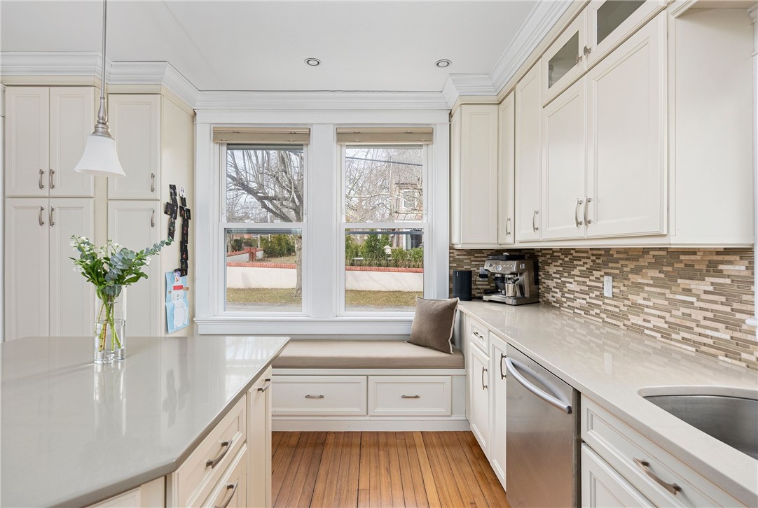 8 Champlin Street Newport, RI 02840 - Photo 2 of 28