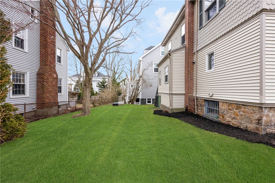 8 Champlin Street Newport, RI 02840 - Photo 23 of 28