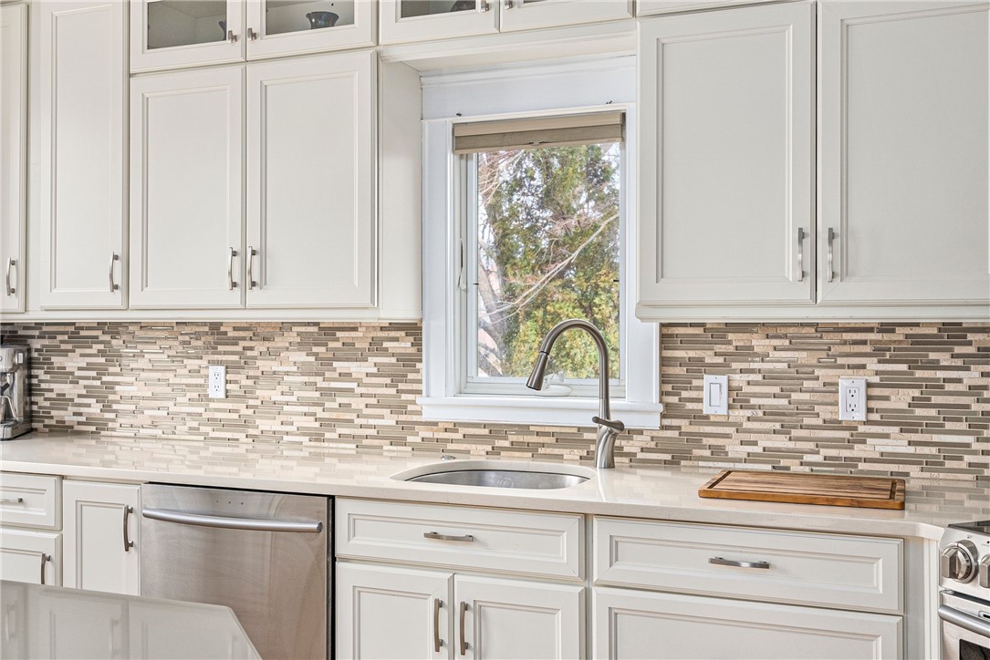 8 Champlin Street Newport, RI 02840 - Photo 5 of 28