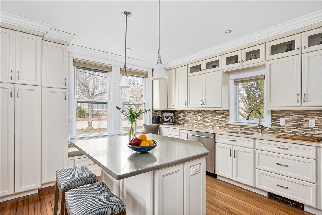 8 Champlin Street Newport, RI 02840 - Photo 6 of 28