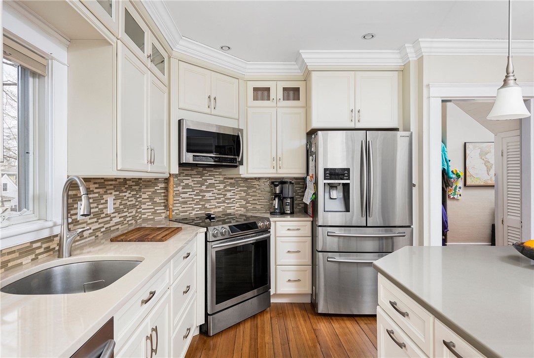 8 Champlin Street Newport, RI 02840 - Photo 10 of 28