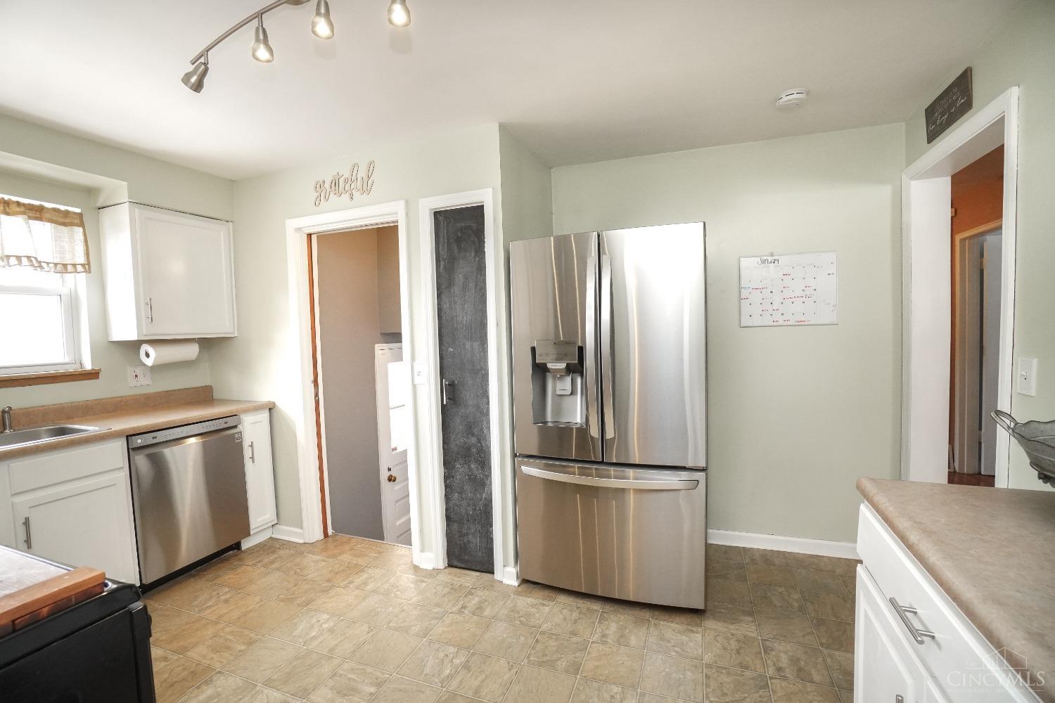 5573 Fairwood Road Cincinnati, OH 45239 - Photo 13 of 46 Gallery Image 13