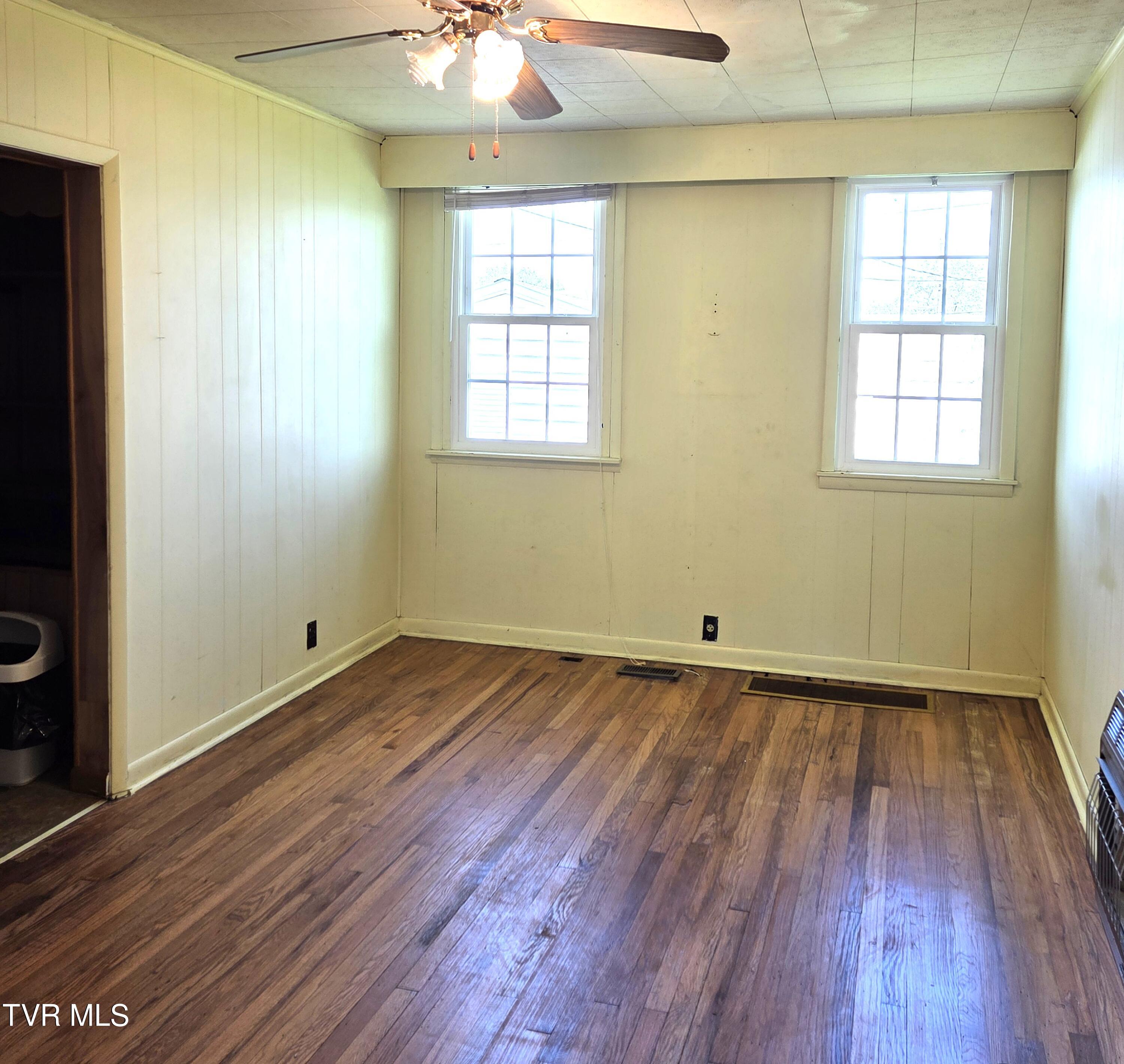 1401 Garden Road Elizabethton, TN 37643 - Photo 11 of 37 04 DR 2