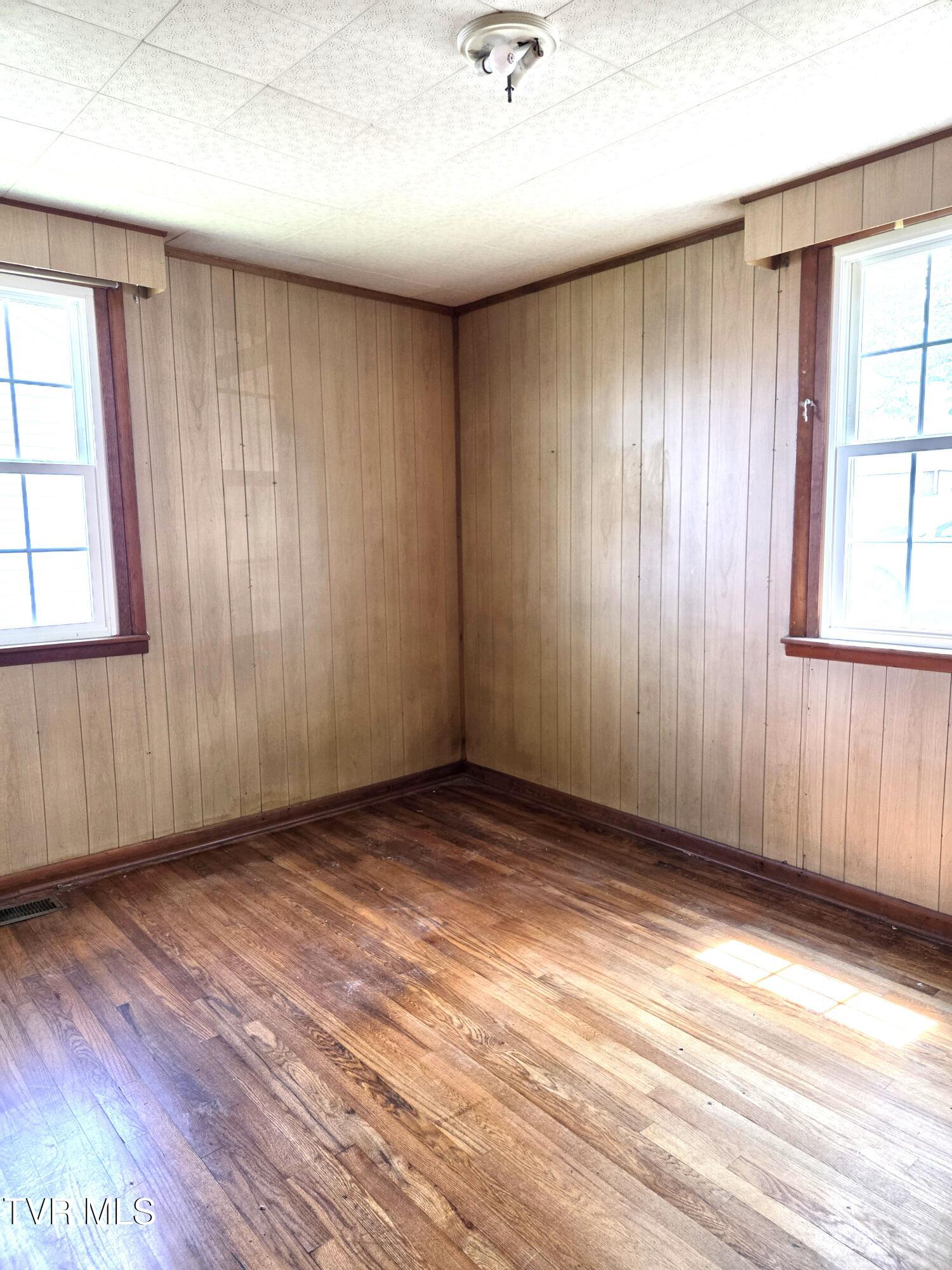 1401 Garden Road Elizabethton, TN 37643 - Photo 19 of 37 07 BR 1 1