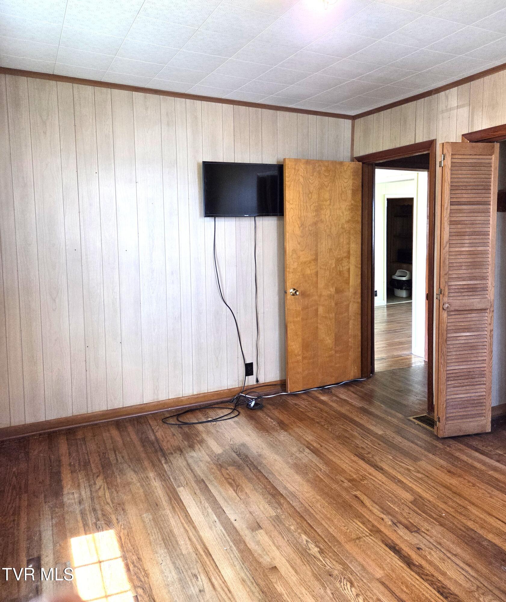 1401 Garden Road Elizabethton, TN 37643 - Photo 20 of 37 07 BR 1 2