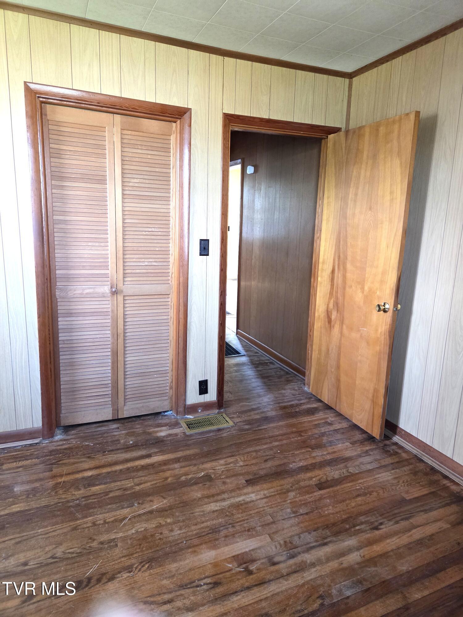 1401 Garden Road Elizabethton, TN 37643 - Photo 22 of 37 08 BR 2 2