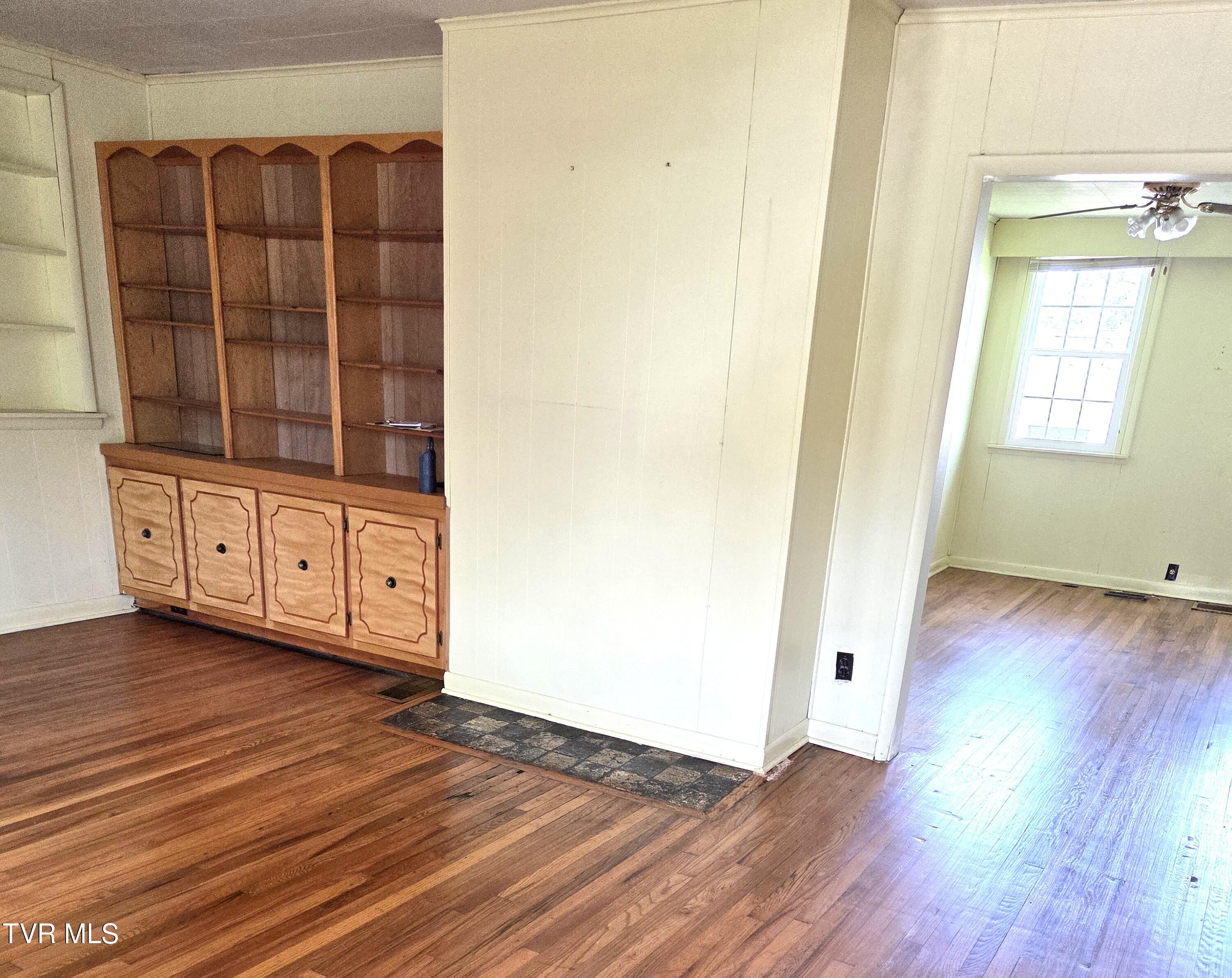 1401 Garden Road Elizabethton, TN 37643 - Photo 7 of 37 03 LR 1