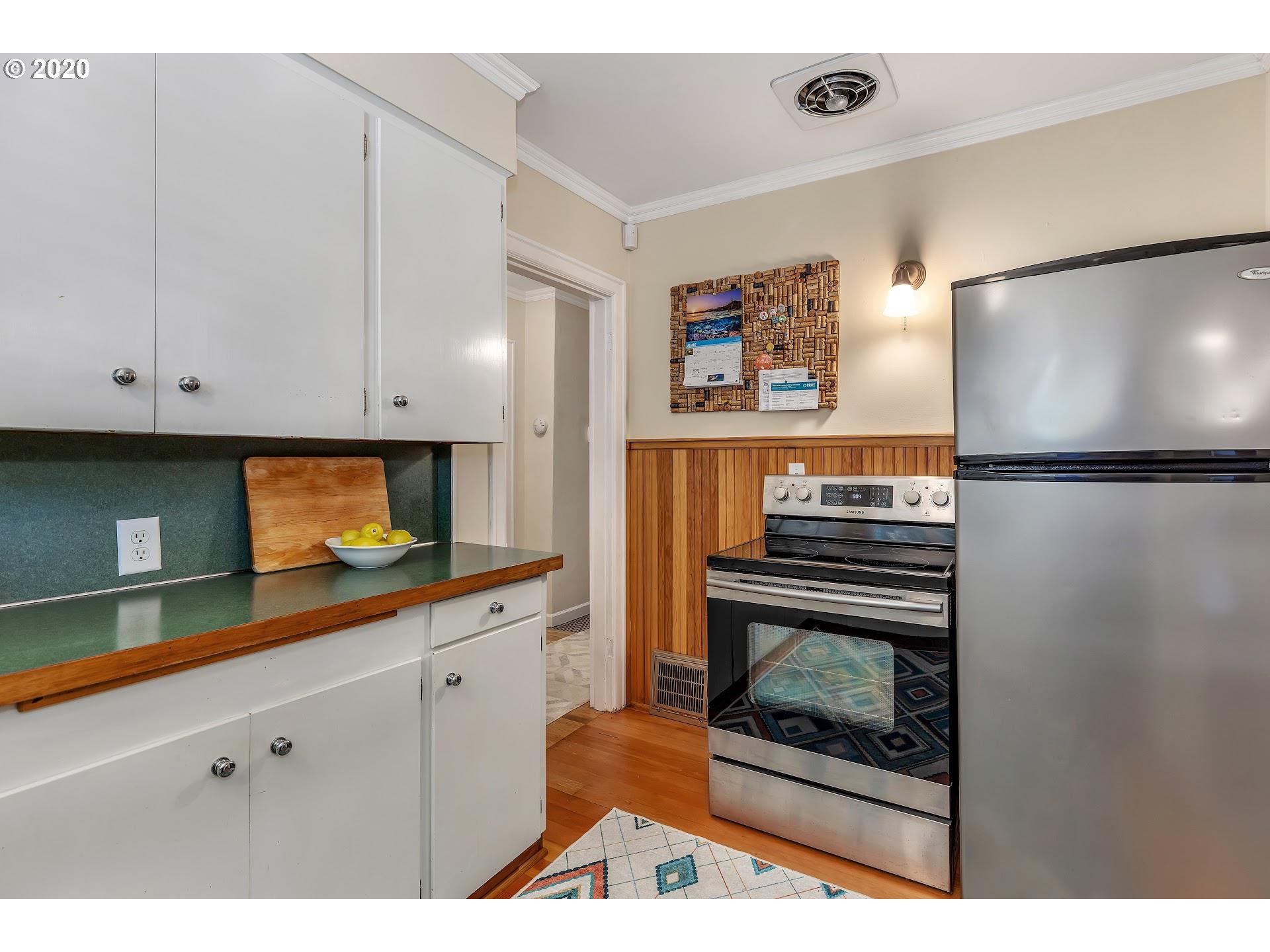 1225 Southwest Taylors Ferry Road Portland, OR 97219 - Photo 14 of 31 Kitchen