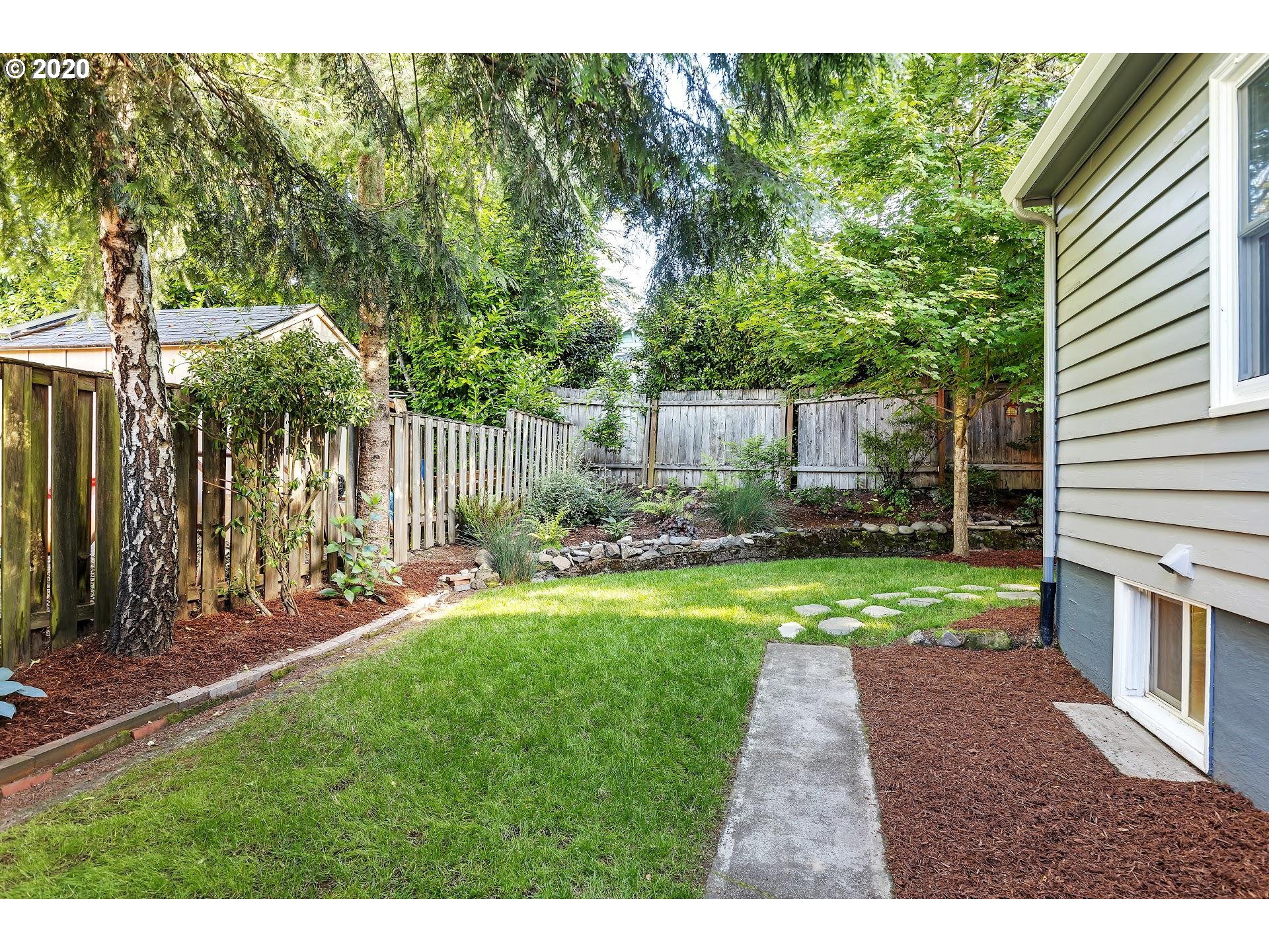 1225 Southwest Taylors Ferry Road Portland, OR 97219 - Photo 25 of 31 Yard