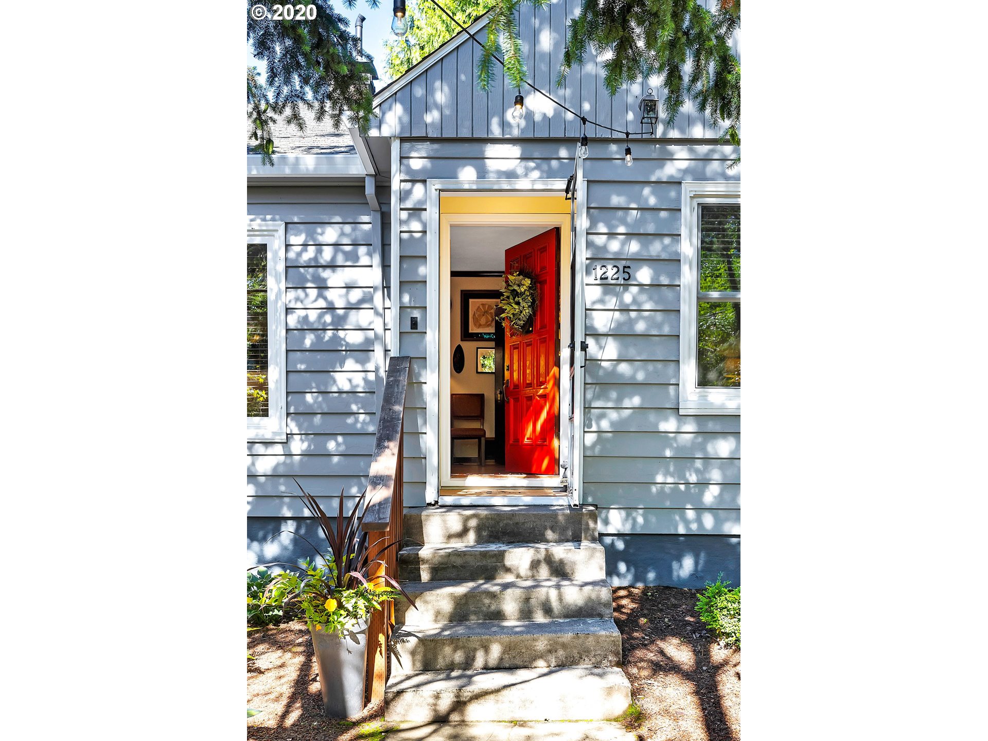 1225 Southwest Taylors Ferry Road Portland, OR 97219 - Photo 4 of 31 Entrance/Foyer