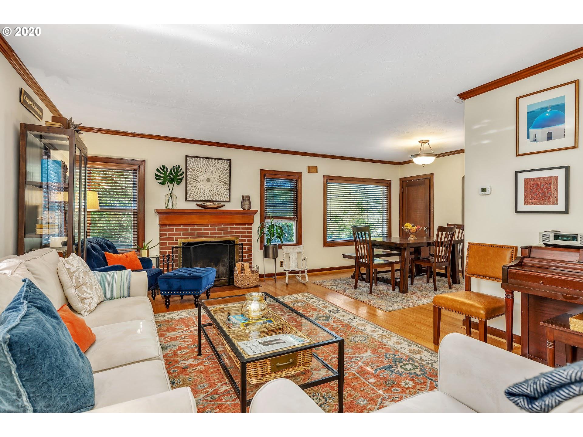 1225 Southwest Taylors Ferry Road Portland, OR 97219 - Photo 5 of 31 Living Room/Dining Room
