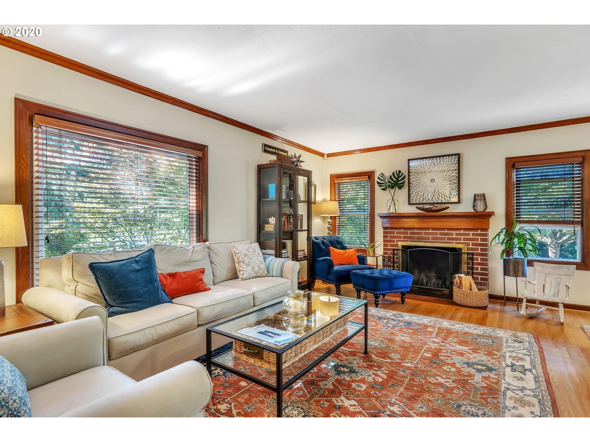 1225 Southwest Taylors Ferry Road Portland, OR 97219 - Photo 6 of 31 Living Room