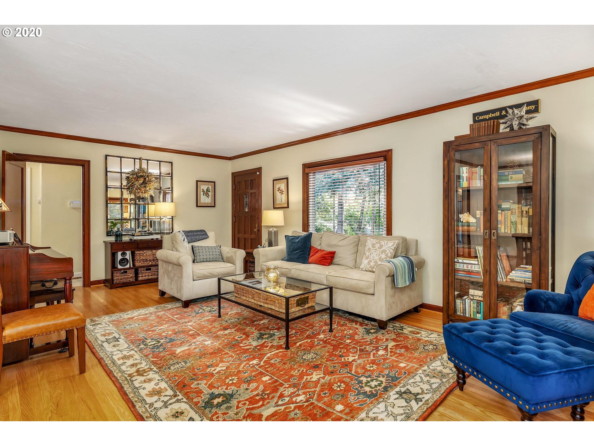 1225 Southwest Taylors Ferry Road Portland, OR 97219 - Photo 8 of 31 Living Room