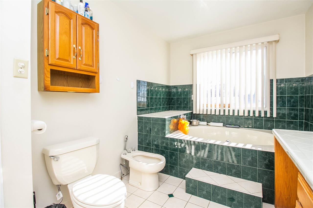 2090 Oakcrest Road Sterling Heights, MI 48310 - Photo 31 of 61 50031819-30.JPG
