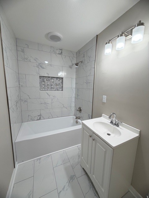 417 Laura Avenue Winchester, TN 37398 - Photo 13 of 18 a bathroom with a bathtub a sink and a mirror