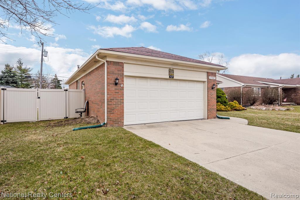 17047 Quarry Road Riverview, MI 48193 - Photo 3 of 32