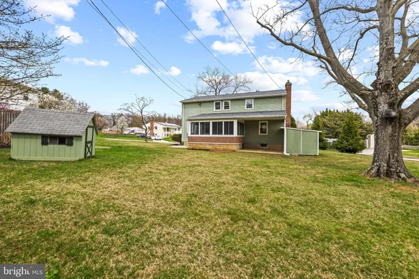 a view of a yard in front of the house