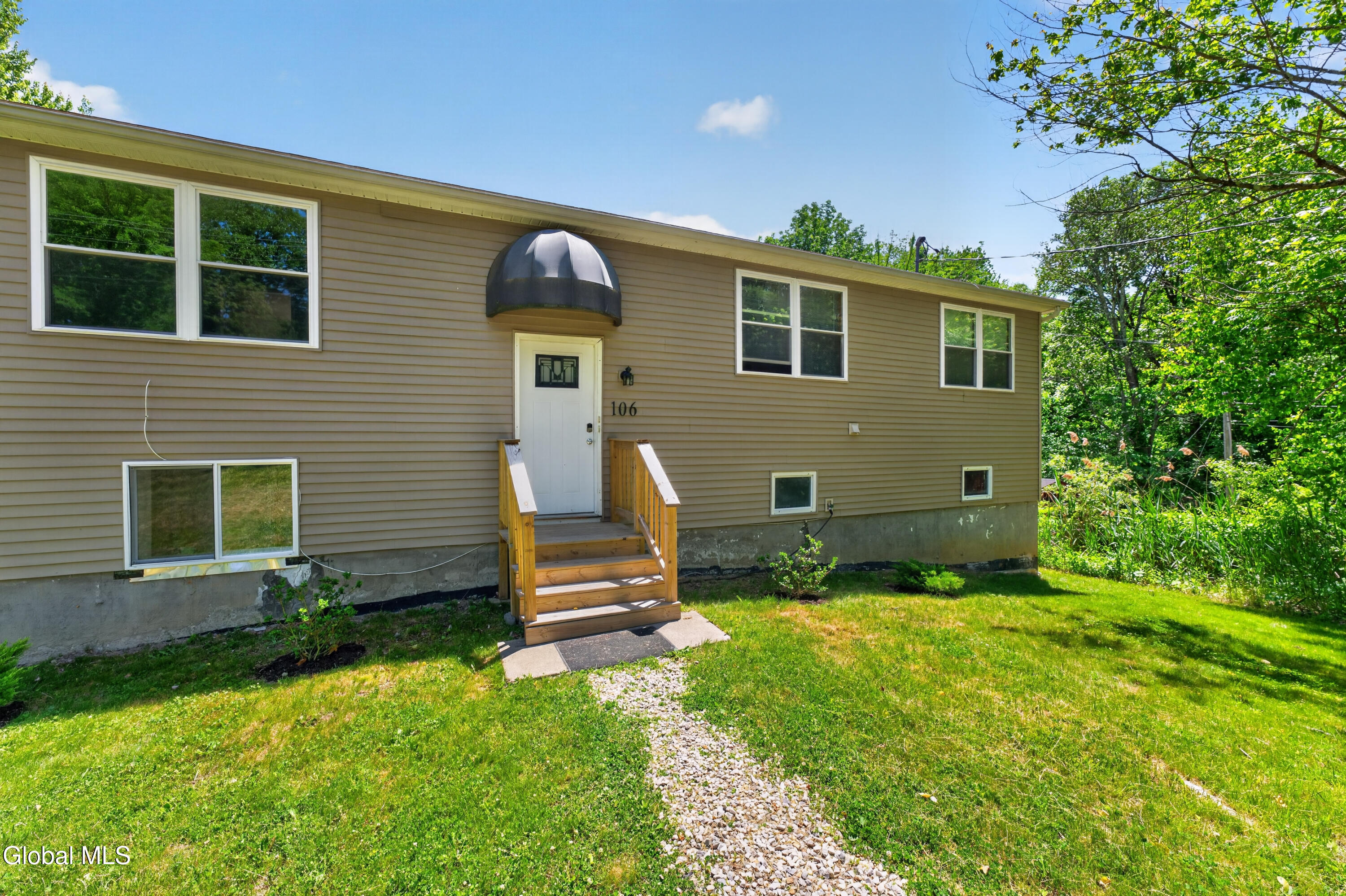 106 Dunsbach Road Halfmoon, NY 12065 - Photo 2 of 35 0 Front 4