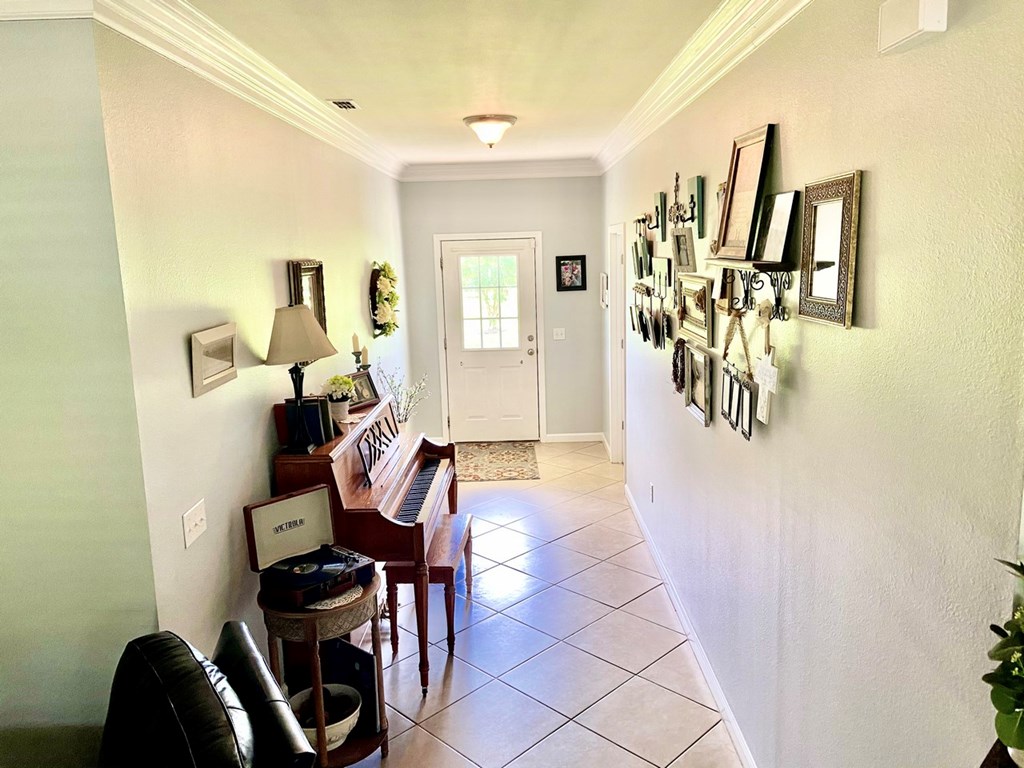 4950 Eddins Road Dothan, AL 36301 - Photo 9 of 30 Foyer