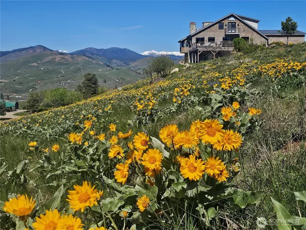 $1,485,000 | 8 Deer Trails Way, Winthrop, WA 98862