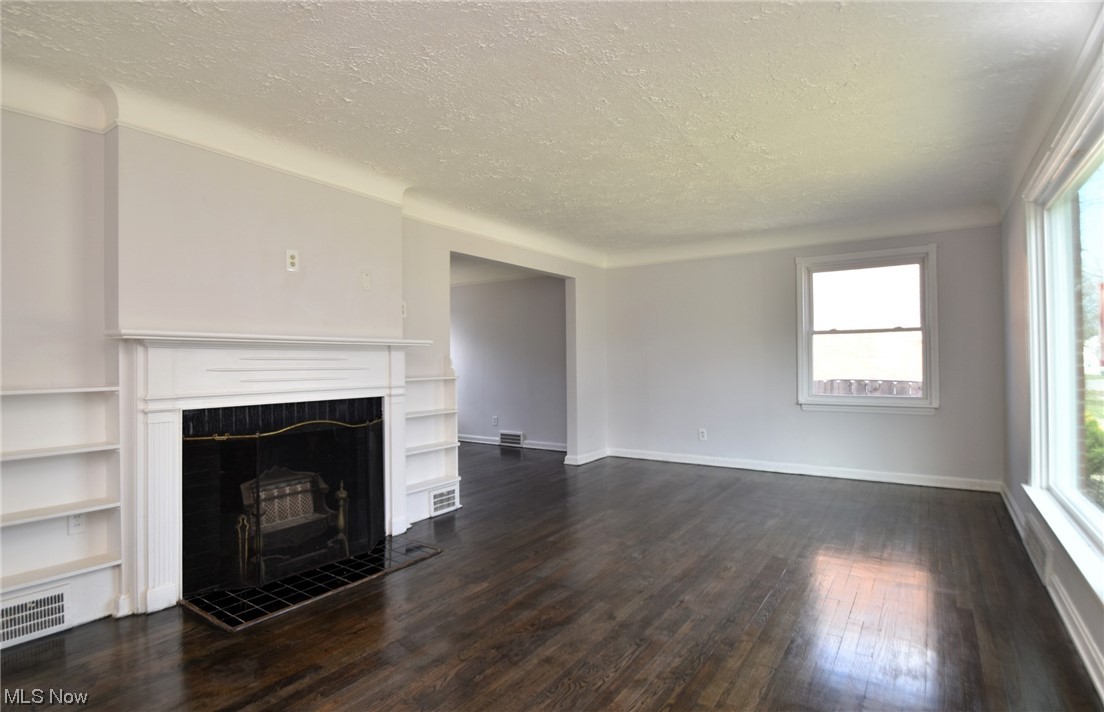 1360 Avondale Road Cleveland, OH 44121 - Photo 5 of 36