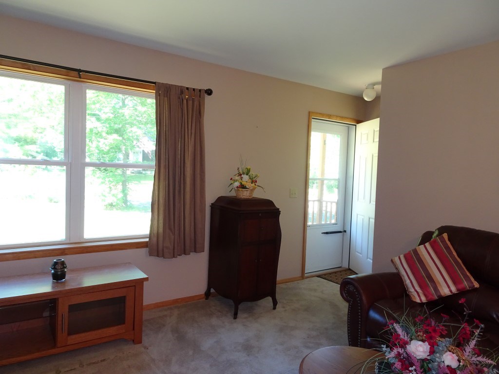 1157 Roxbury Road Keene, NH 03431 - Photo 5 of 22