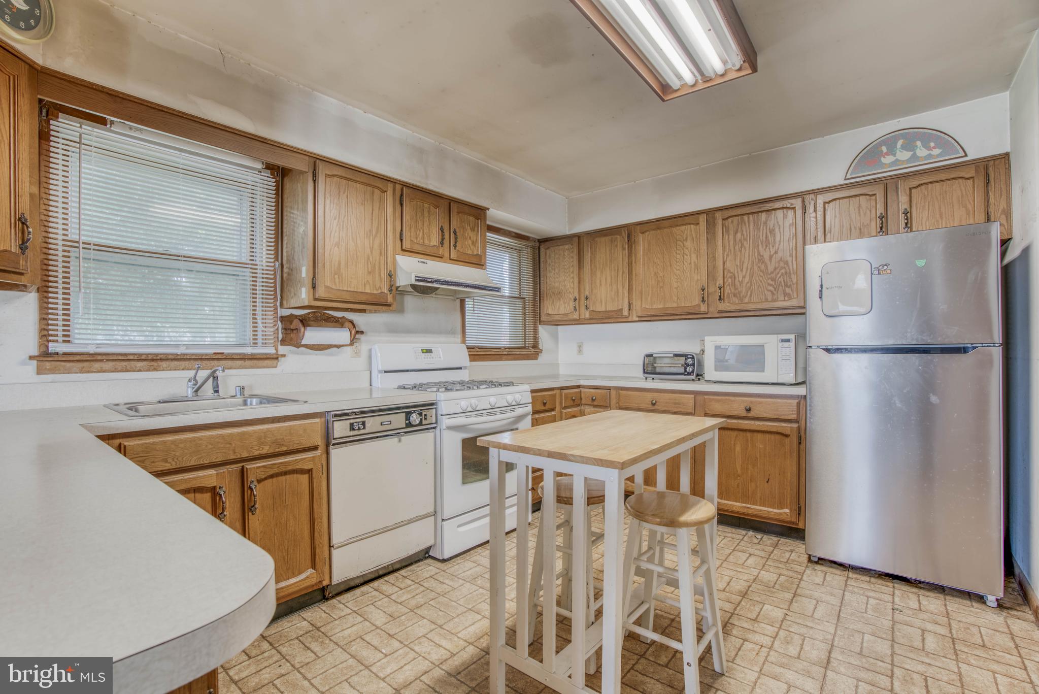 1720 Rita Road Baltimore, MD 21222 - Photo 3 of 34 KITCHEN W/PLENTY OF CABINETS & COUNTER SPACE