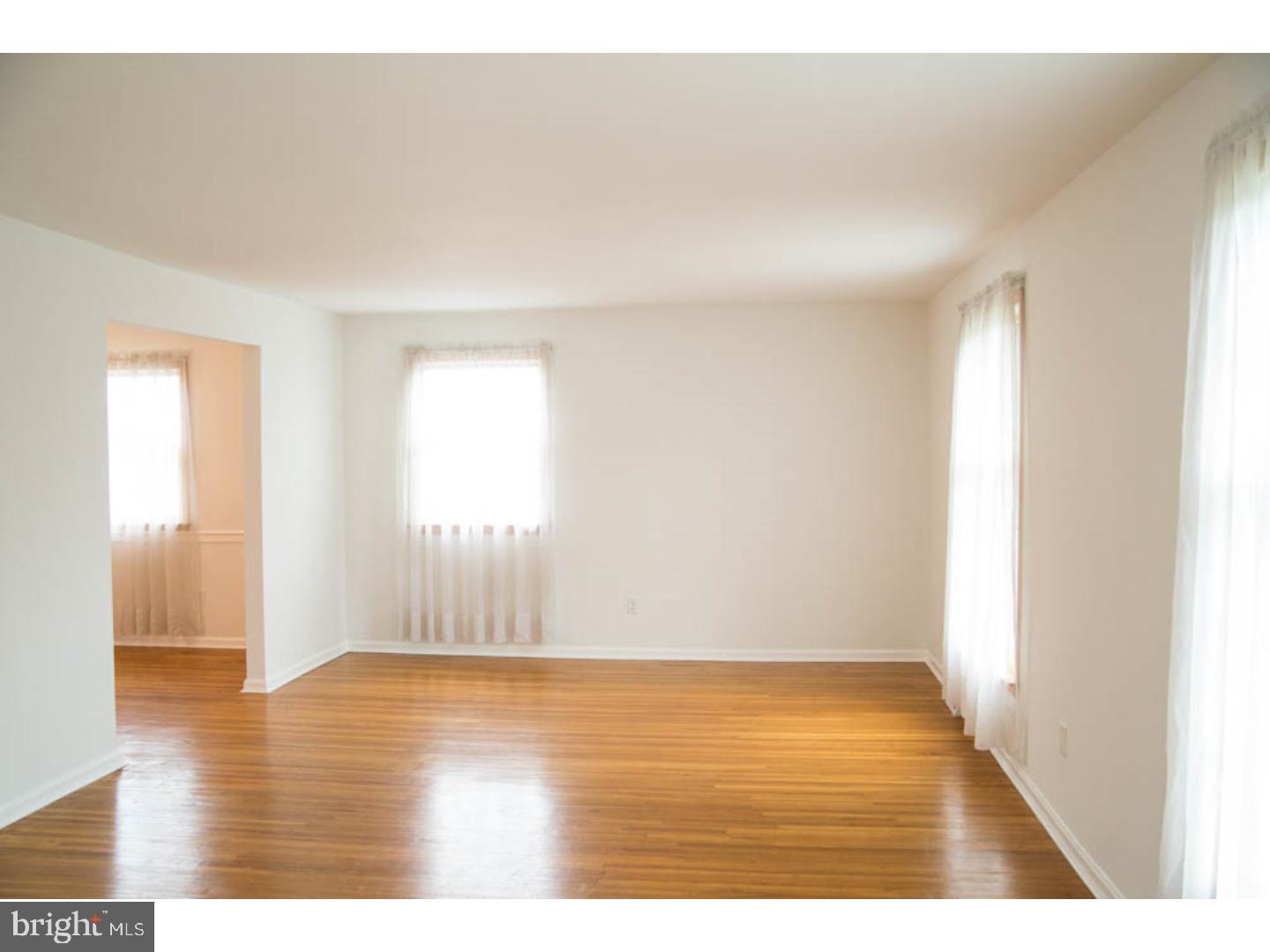 370 Hemlock Lane Springfield, PA 19064 - Photo 3 of 25 Living Room
